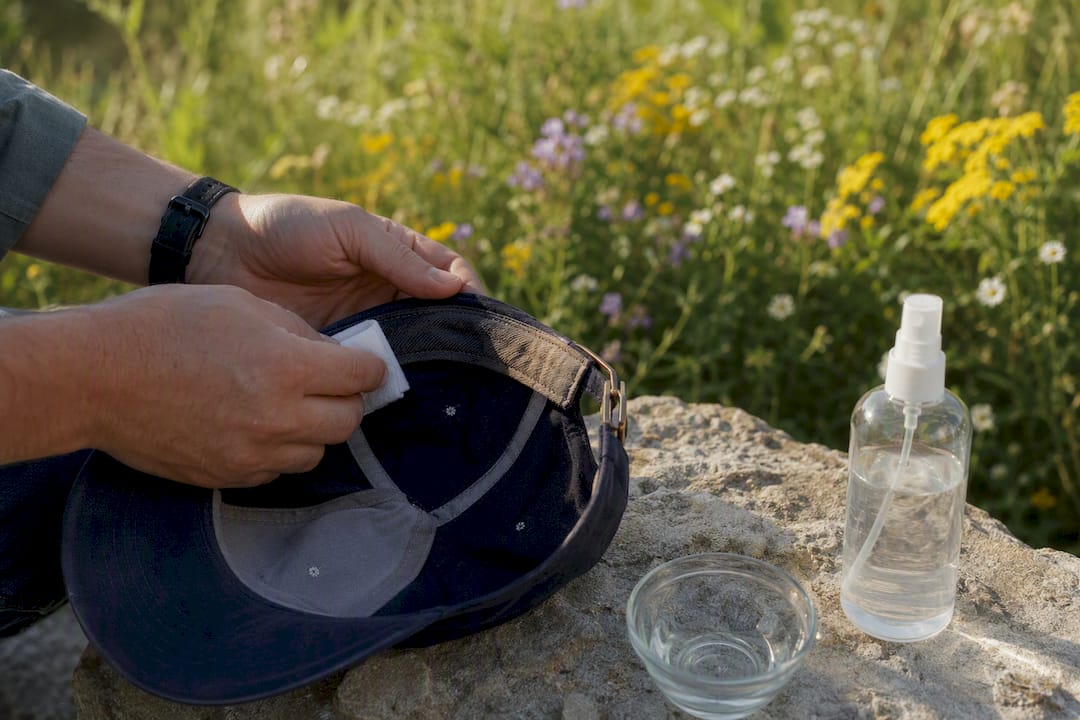 Spraying deodorizing mist inside hat band