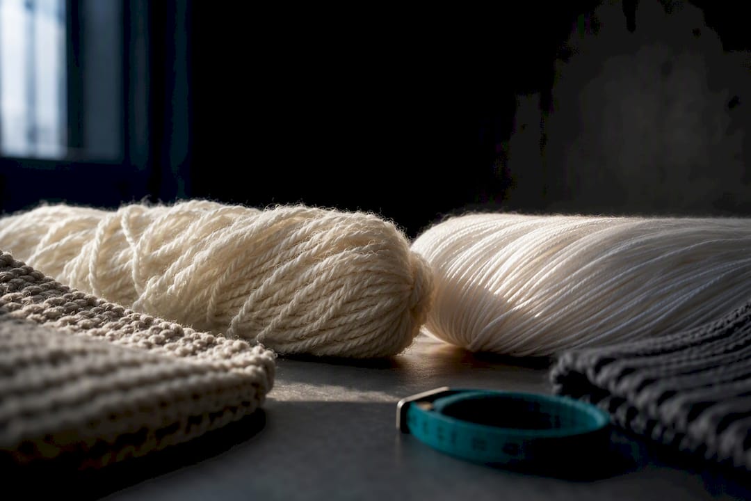 Merino and acrylic yarn textures compared