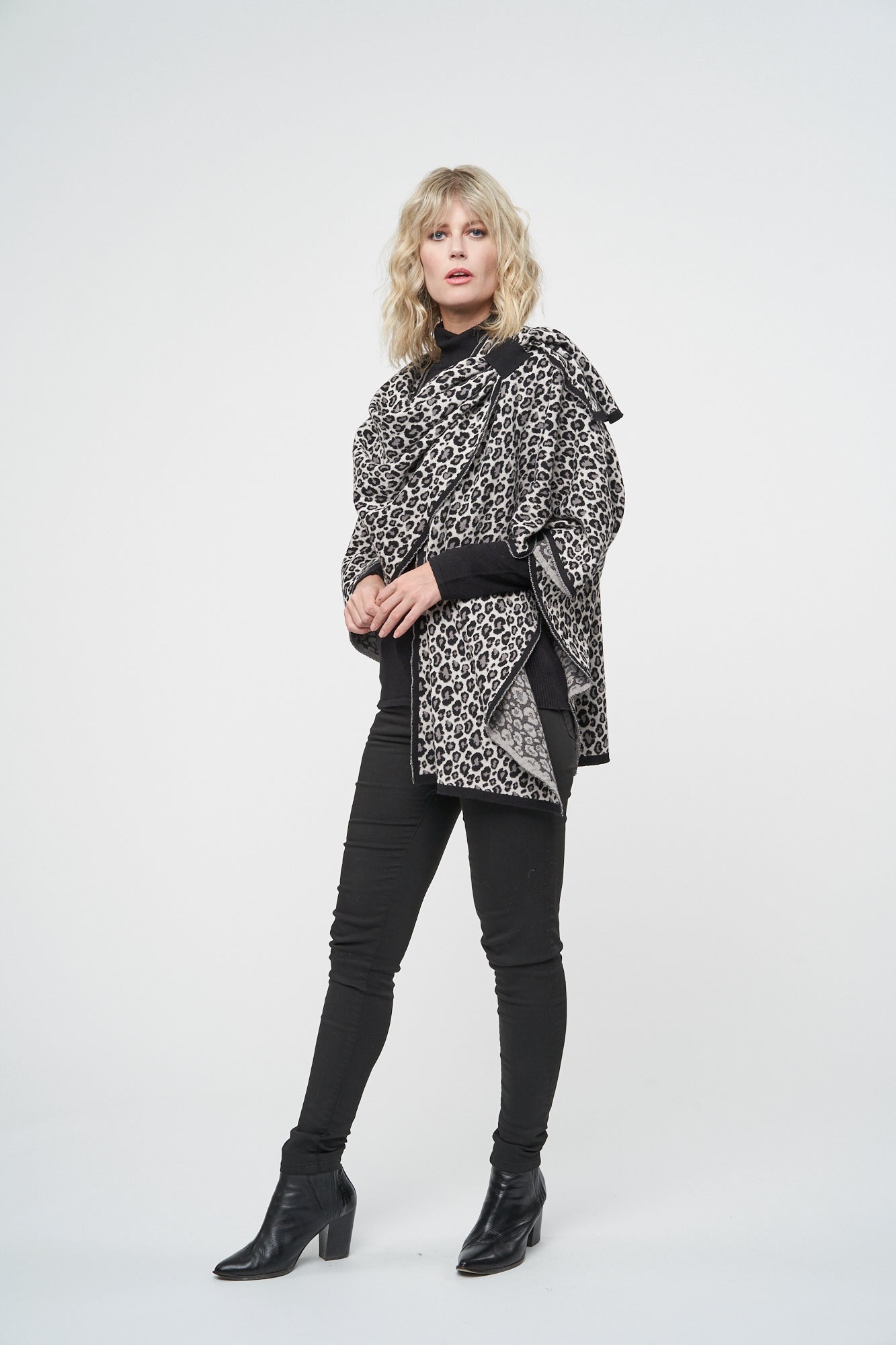 Women's Leopard Jacquard Wrap – Soft Knit Shoulder Shawl with Slip Loop