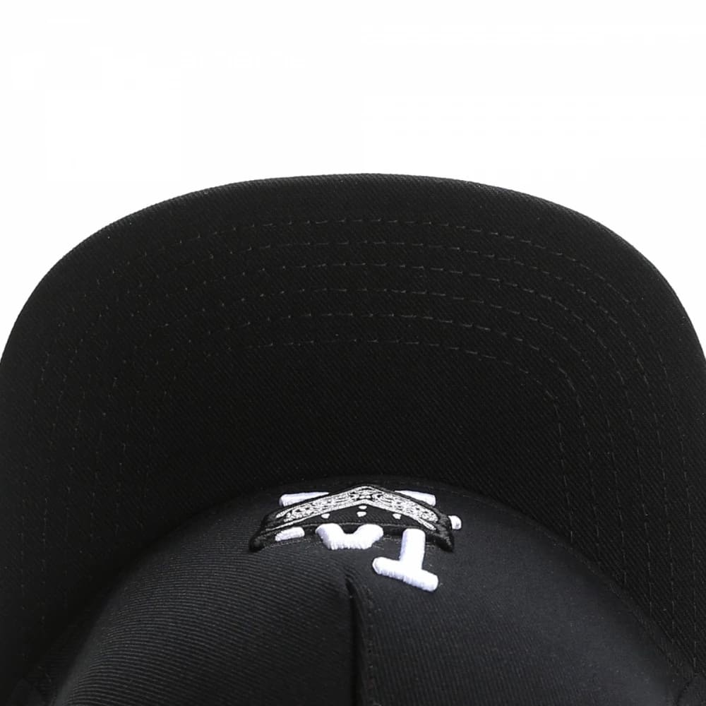 Black Snapback Cap – Flat Brim Streetwear Adjustable Hat